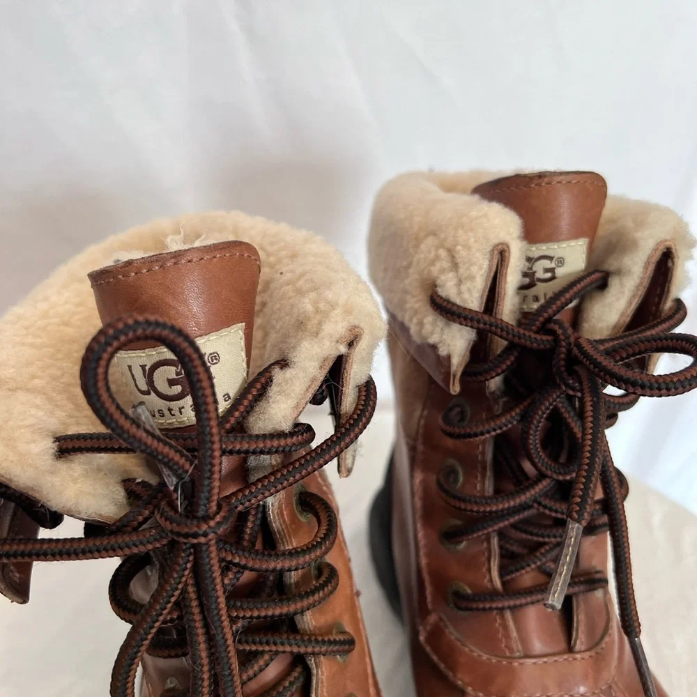 UGG Youth Butte II Worchester Tan and Black Leather Boots with Cream Lining